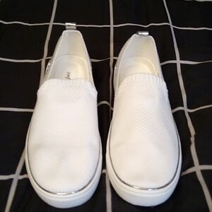 11 WW Knit White and Silver Slip -  Ons
